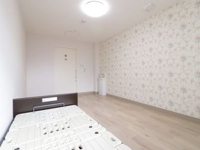 明るい居室の一角