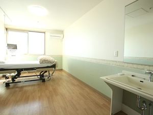 明るい居室の一角
