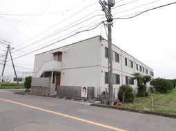 シンプルな建物の外観