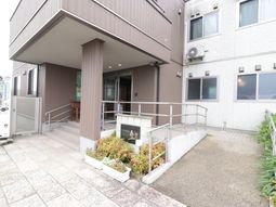 明るく清潔なエントランス