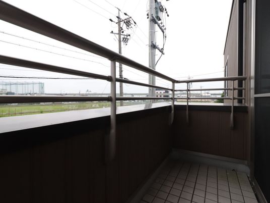 広々とした施設のバルコニー