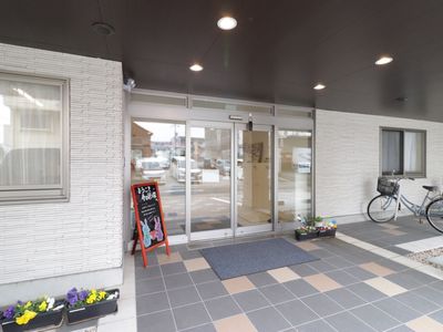 白壁の入口エリア