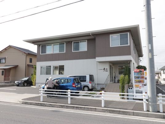  清潔感のある建物の外観  