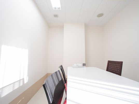 シンプルな白い部屋