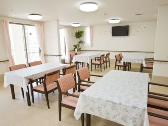 明るいダイニングスペース