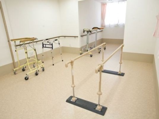 機能訓練器具の整った部屋