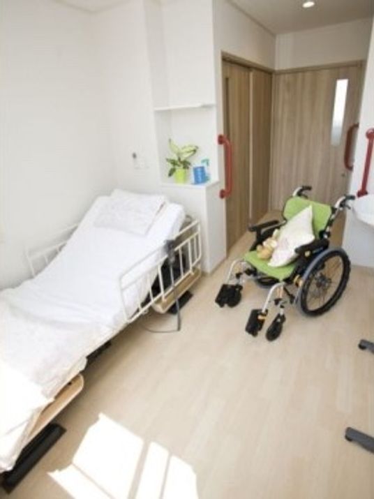 居室と車椅子風景