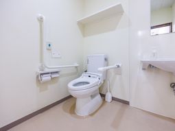 手すり付きトイレ  
