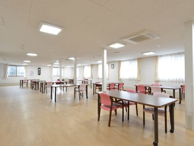明るい食堂の空間