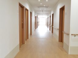 廊下が綺麗な施設内部
