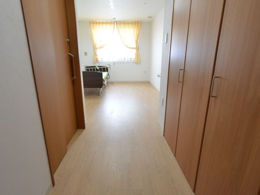 廊下から居室への入口