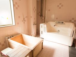 暖かい光の浴室