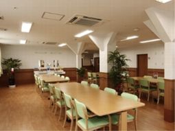 明るい食堂の様子