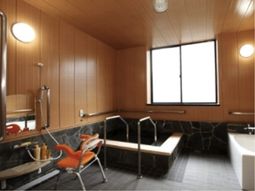 温かみのある浴室空間