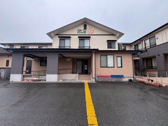 落ち着いた建物の外観