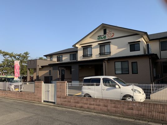 屋外から見た施設の外観
