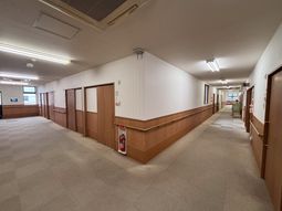 長い廊下の風景