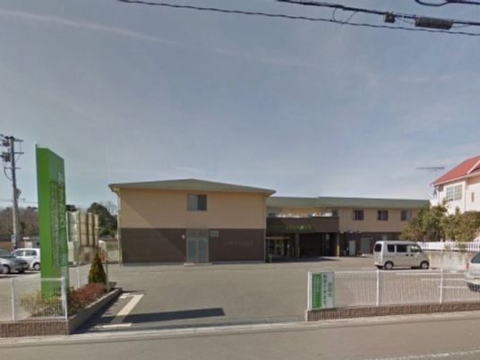 施設の広々とした外観