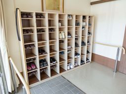 靴棚のあるエントランス