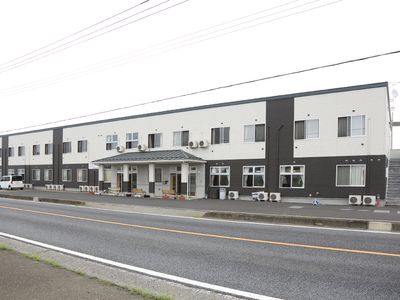 シンプルな外観の建物