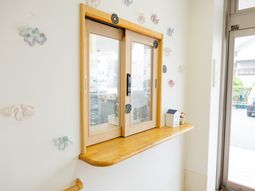 玄関の受付カウンター