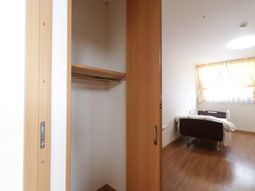 明るい居室の一部