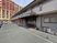 広々とした建物の玄関