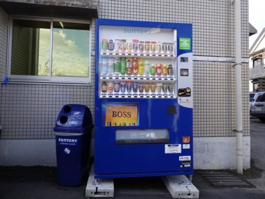 自動販売機とごみ箱