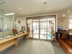 エントランスの明るい空間