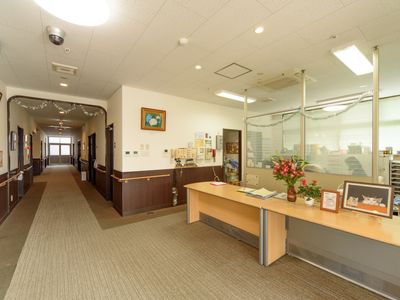 快適な施設のエントランス
