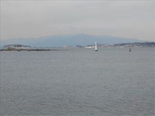 海と灯台の風景