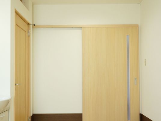 木製のスライドドア居室