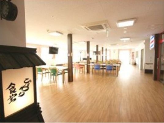 共有スペースの和やかな風景