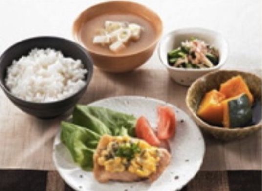 手作りの温かい食事提供