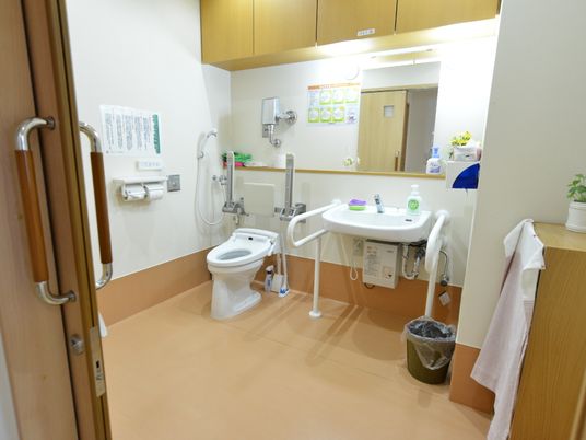 バリアフリーのトイレ空間
