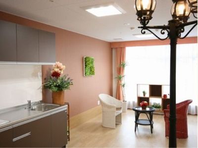 共有ラウンジとキッチン