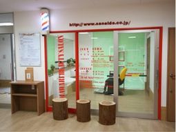 バーバーショップの入口
