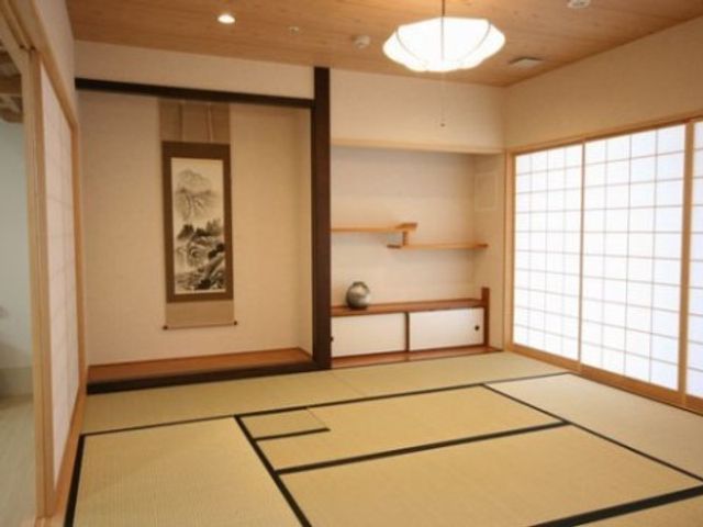 落ち着いた雰囲気の和室 居室 余裕をもって配置された畳スペースが印象的です。この部屋で静かな読書や、お茶を楽しむことができます。