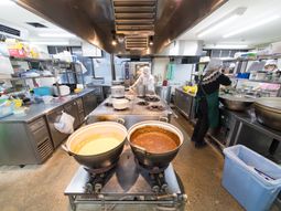 調理風景のキッチン