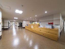 広々としたスペースのエントランス