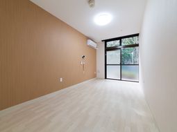 明るい居室の空間