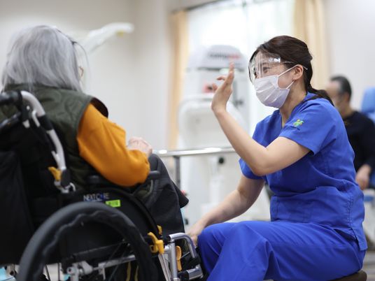 機能訓練の様子を見る