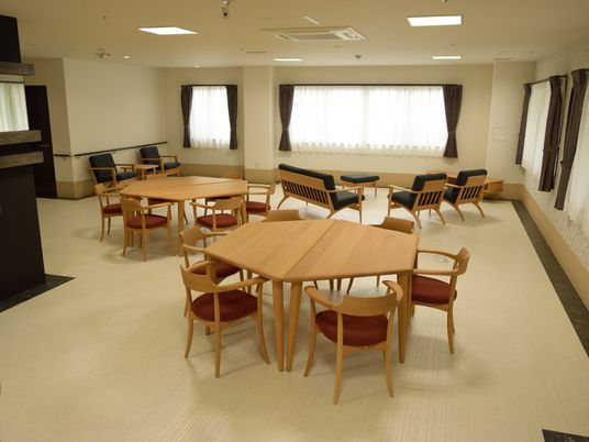 清潔感ある食堂の様子