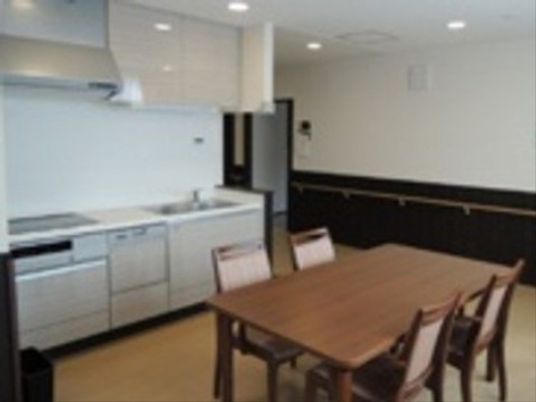 清潔感のある食堂空間