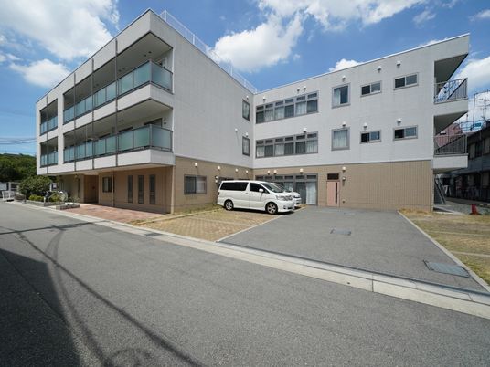 モダンな建物外観