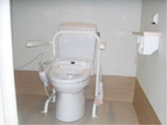 バリアフリー設計のトイレ