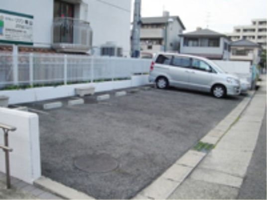 バリアフリーの駐車場