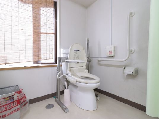 手すり付きトイレ設備