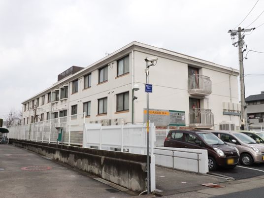地上2階建て施設の外観