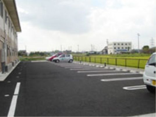 広々とした駐車場
